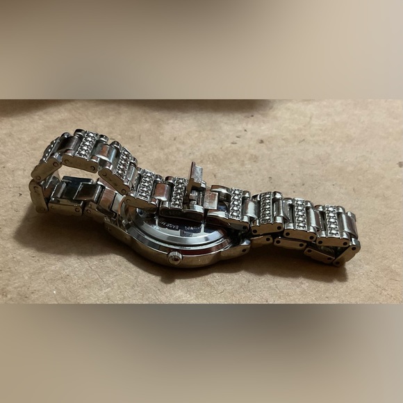 Disney: Mickey Mouse crystal accent bracelet /wrist watch.about/ appropriate 7”. - Picture 7 of 10